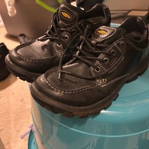 Keen Nopo Lace black Oxford waterproof shoes, shoes are in great shape .